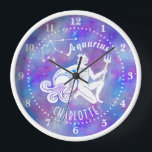 Aquarius Water Bearer Constellation Stars Birthday<br><div class="desc">Deze leuke wandklok maakt het perfecte cadeau voor iedereen die geboren is onder het zodische bord Aquarius. Het bevat een waterdrager, de constellatie en de ruimte voor de naam van de verjaardagspersoon, allemaal wit op een paars-roze sterrenachtergrond. Gebruik gewoon de eenvoudige sjabloon om je persoonlijke naam toe te voegen. ONTWERP...</div>
