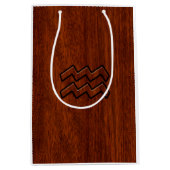 Aquarius Zodiac Sign Brown Mahogany Style Medium Cadeauzakje (Voorkant)