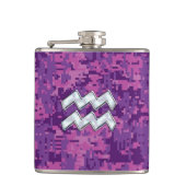 Aquarius Zodiac Sign on fuchsia digital camouflage Heupfles (Voorkant)