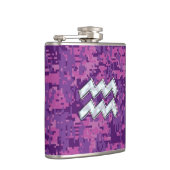 Aquarius Zodiac Sign on fuchsia digital camouflage Heupfles (Rechts)