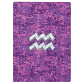 Aquarius Zodiac Sign on fuchsia digital camouflage Klembord (Achterkant)