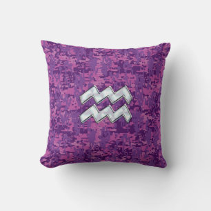 Aquarius Zodiac Sign on fuchsia digital camouflage Kussen