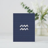 Aquarius Zodiac Sign on navy blue koolstofvezel Briefkaart (Staand voorkant)