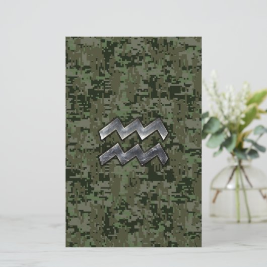 Aquarius Zodiac Sign on Woodland Digital Camo Briefpapier (Staand voorkant)
