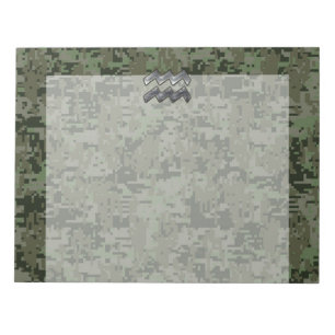 Aquarius Zodiac Sign on Woodland Digital Camo Notitieblok