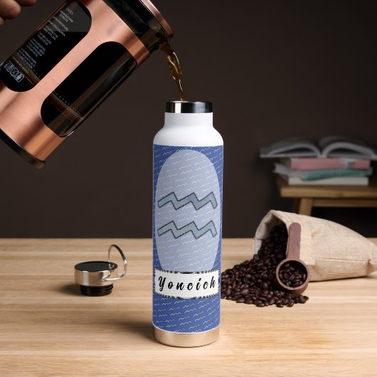 Aquarius Zodiac Symbol Element van K Yoncich Waterfles (Koffie)