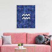 Aquarius Zodiac Symbool op marinesblauwe digitale Canvas Afdruk (Insitu (Woonkamer))