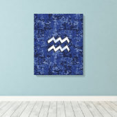 Aquarius Zodiac Symbool op marinesblauwe digitale Canvas Afdruk (Insitu (Houten vloer))