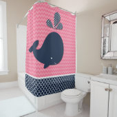 Aquatische walvis Chevron Stripes Pink and Navy Douchegordijn (In situ)