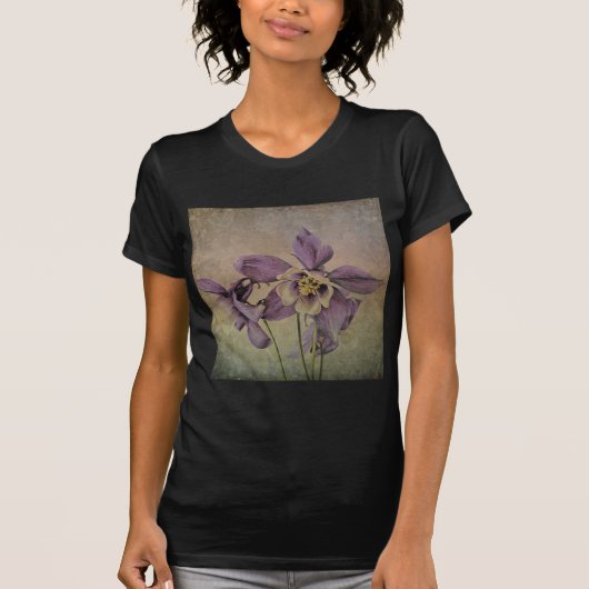 Aquilegia Delicate Textured. T-shirt (Voorkant)