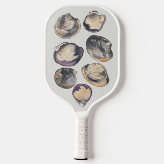 Aquinnah klampt de pickleball racket aan (Achterkant)