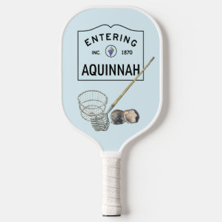 Aquinnah klampt de pickleball racket aan