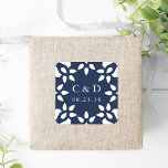 Arabesque Wedding Monogram Sticker | marine<br><div class="desc">Sluit je trouwuitnodigingen af,  gunsten en nog veel meer,  met onze elegante Marokkaanse stickers in de marine en wit. Het afgeronde vierkant ontwerp kenmerkt uw initialen en trouwdatum omringd door een geometrische grens in wit op een klassieke blauw marinekleding. Coördinaten met ons Arabesque bruiloft-collectie in de marine.</div>