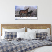 Arabisch Mare & Foal in sneeuw Canvas Afdruk (Insitu (Slaapkamer))