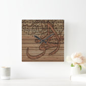 Arabische islamitische kalligrafie, hout effect
 vierkante klok (Huis)