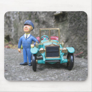  ARAL-gasstation, bediende en modelauto Muismat