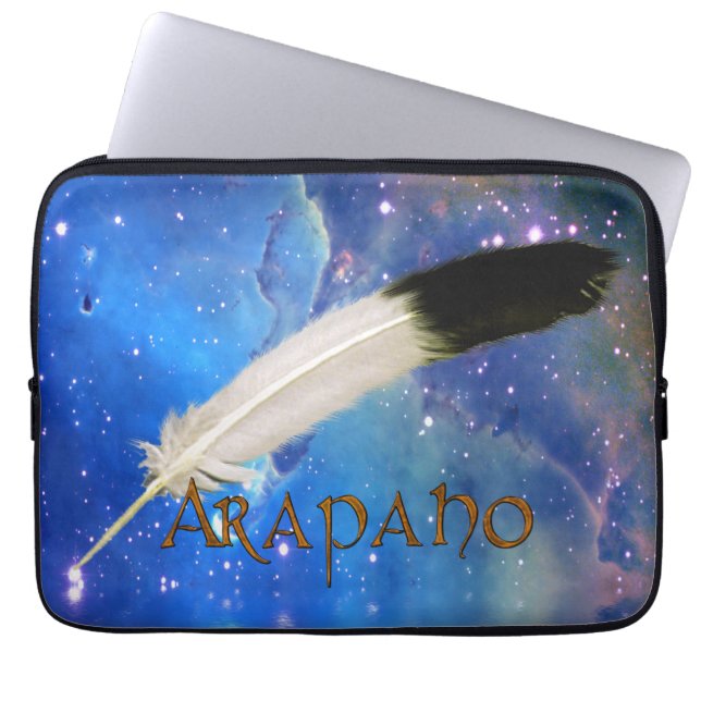 ARAPAHO Nation & Feather Outer-Space Laptop Sleeve (Voorkant)