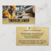 Arbeider die hout onderzoekt in de fabriek visitekaartje (Voorkant / Achterkant)