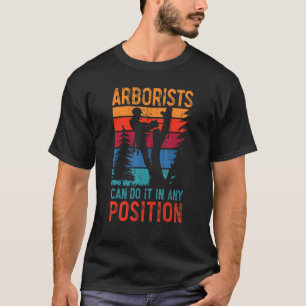 Arboristen kunnen het in elke positie doen met een t-shirt