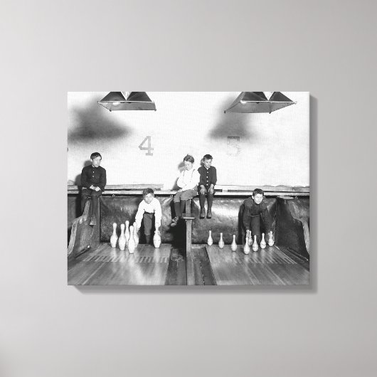 Arcade Bowling Alley, 1909 Canvas Afdruk (Voorkant)