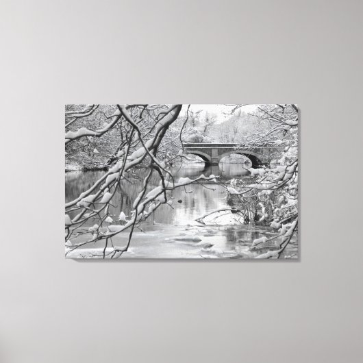 Arch Bridge over Frozen River in Winter Canvas Afdruk (Voorkant)