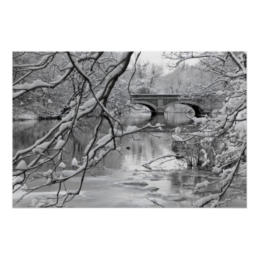 Arch Bridge over Frozen River in Winter Perfect Poster (Voorkant)