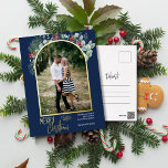 Arch Greenery Merry kerstfoto Navy Blue Folie Feestdagen Briefkaart<br><div class="desc">Dit ontwerp is voorzien van holly en eucalyptus waterverf rondom een gebogen afbeelding met een lijst met gouden folie.</div>