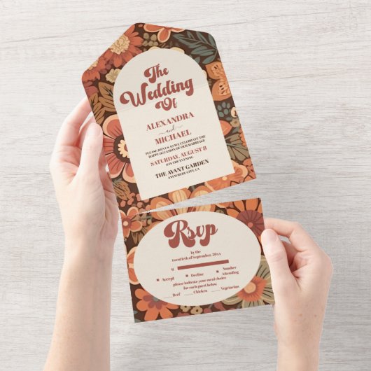 Arch Groovy Retro 70s bloemenbruiloft All In One Uitnodiging (Afscheurbaar)