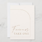 Arch Modern Calligraphy Favors Wedding Sign Kaart (Voorkant)