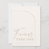 Arch Modern Calligraphy Favors Wedding Sign Kaart (Voorkant)