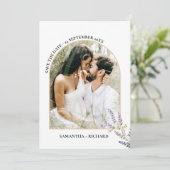 Arch Paarse Wildflower Bruiloft Save The Date Kaart (Staand voorkant)