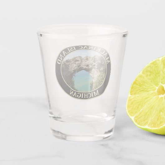 Arch Rock op Mackinac Island, Michigan Shot Glas (Achterkant)
