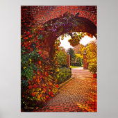 ARCHED BRICK ENTRYWAY, HERFST FOLIAGE, GARDEN BEYO POSTER (Voorkant)