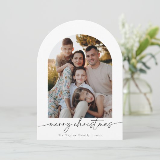 Arched Modern Script Foto Familie Kerstmis Kaart (Staand voorkant)