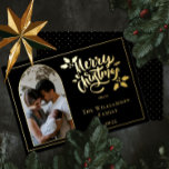 Arched Photo Merry Kerstmis en Holly op Black Folie Feestdagenkaart<br><div class="desc">Classy,  underdefined en elegant "Merry Kerstmis" en holly scripttekstontwerp met uw arched foto en prachtige folie tekst en details op voorzijde met een corresponderende faux gouden minuscule stipachtergrond op achterzijde.</div>