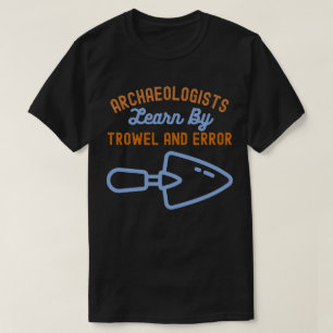 Archeologen leren door middel van troffel en fout t-shirt