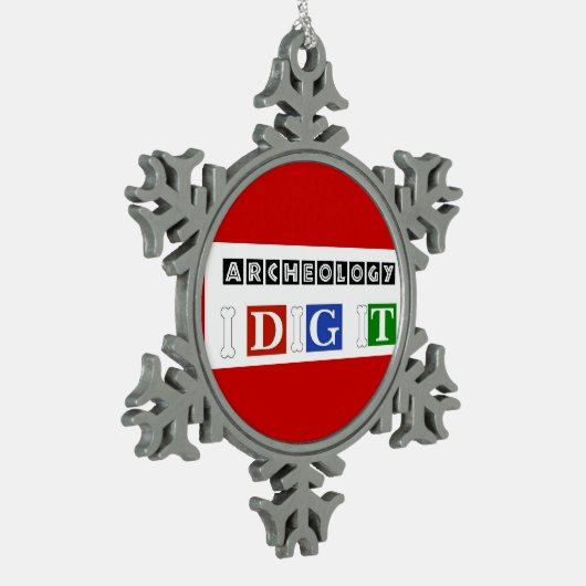 Archeologie ik dig het tin sneeuwvlok ornament (Links)