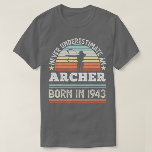Archer geboren in 1943 80th Birthday Archery Gifts T-shirt (Design voorkant)