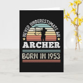 Archer, geboren in 1953 70th Birthday Archery Gift Kaart (Gele Bloem)