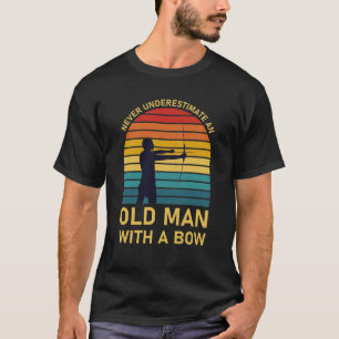Archery Onderschat nooit een oud man met een boog T-shirt