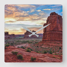 Arches bij zonsondergang vierkante klok