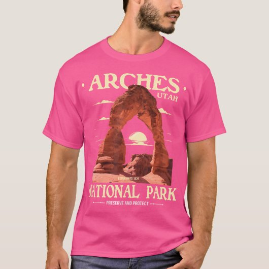 Arches Nationaal Park - Retro Wandelen Camping Lov T-shirt (Voorkant)