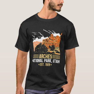 Arches National Park Hiking Utah Vacation T-shirt
