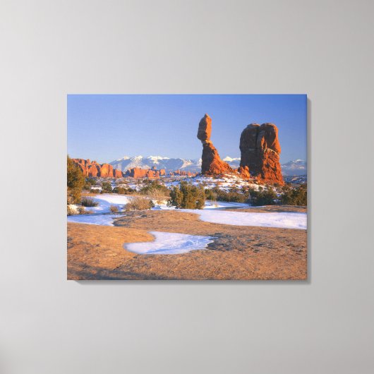 ARCHES NATIONAL PARK, UTAH. VS. Balanced Rock Canvas Afdruk (Voorkant)