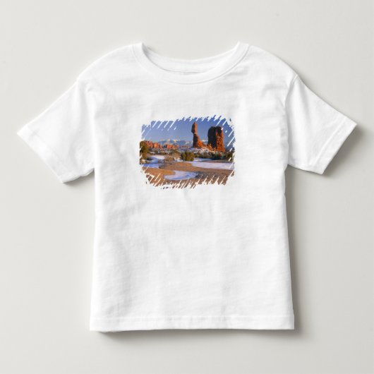 ARCHES NATIONAL PARK, UTAH. VS. Balanced Rock Kinder Shirts (Voorkant)