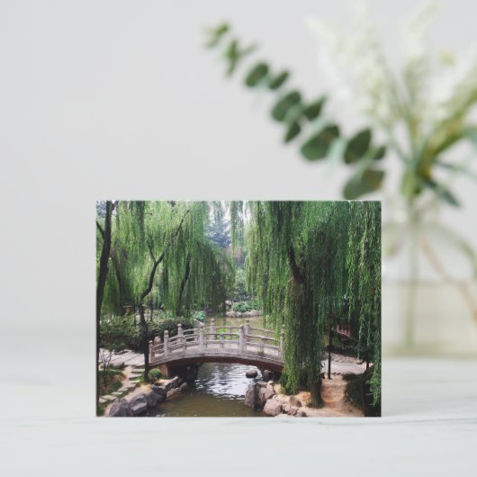 Arching Bridge in vreedzaam park Briefkaart (Staand voorkant)