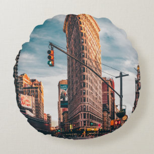 ARCHITECTURELE FOTOGRAFIE VAN DE BROEIENDE GEBOUW ROND KUSSEN