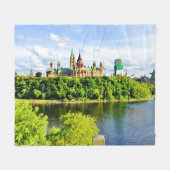 Architectuur van het parlement Hill Ottawa. Bestel Fleece Deken (Voorkant (Horizontaal))