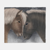 Arctic Affection: IJslandse paarden in Snowy Embra Fleece Deken (Voorkant (Horizontaal))