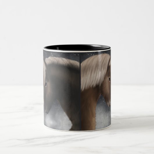 Arctic Affection: IJslandse paarden in Snowy Embra Tweekleurige Koffiemok (Center)